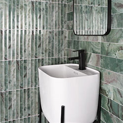 EMERALD-WAVE-EMERALD-CHLOE-MAINZU.jpg