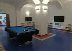 Zona de juegos decorada con la colección Victorian Rojo, Azul y Centro Nou