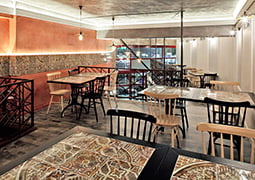 Salón del restaurante kosmopolitikon