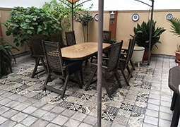 Terraza decorada con la colección Norland