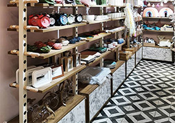 Tienda decorada con la colección Tuscania